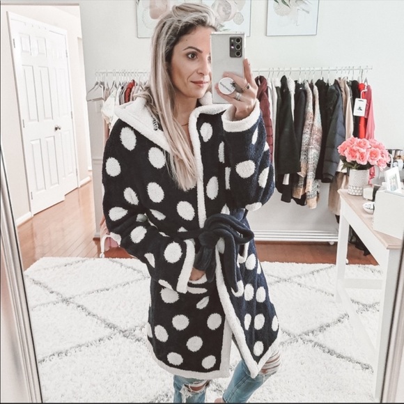 Barefoot Dreams Other - Barefoot Dreams- Polka Dot Short Hooded Robe